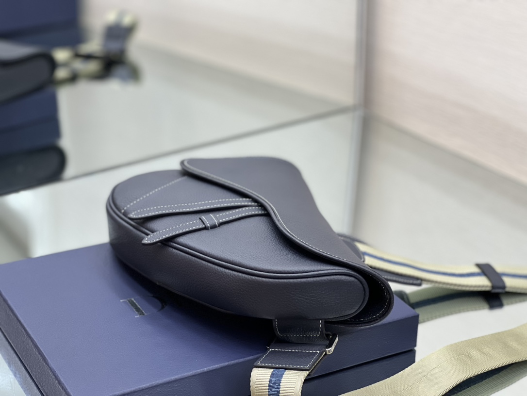 Diro Saddle Bag-20 x 28.6 x 5CM Diro Saddle Bag-20 x 28.6 x 5CM