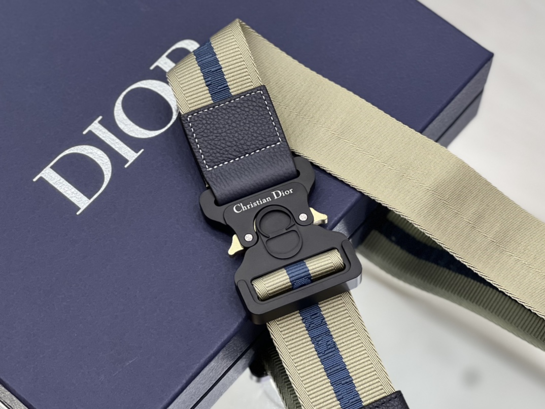 Diro Saddle Bag-20 x 28.6 x 5CM Diro Saddle Bag-20 x 28.6 x 5CM