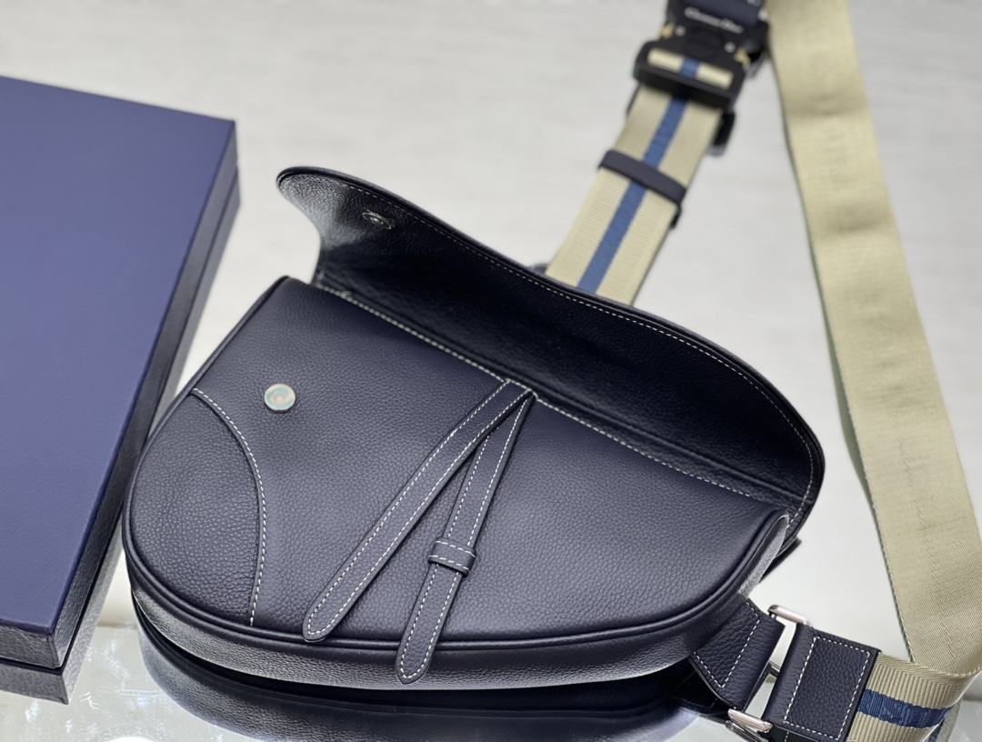 Diro Saddle Bag-20 x 28.6 x 5CM Diro Saddle Bag-20 x 28.6 x 5CM