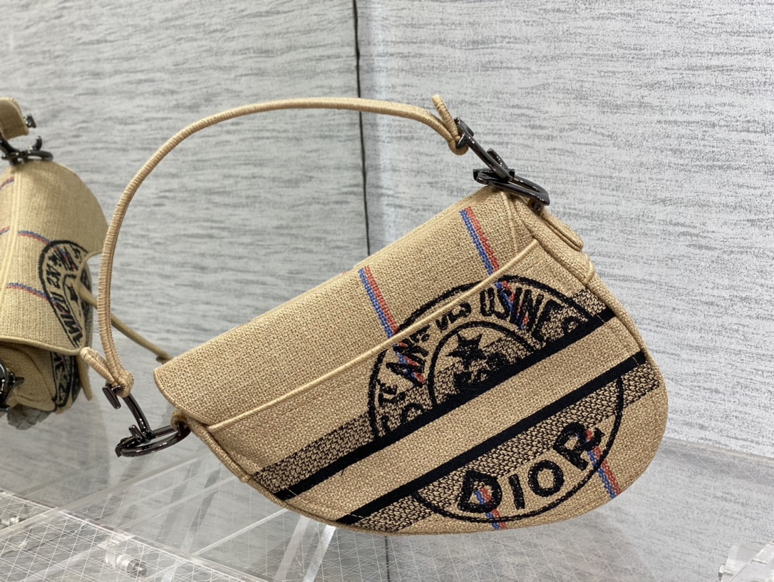 Diro Saddle Bag-20 x 28.6 x 5CM Diro Saddle Bag-20 x 28.6 x 5CM