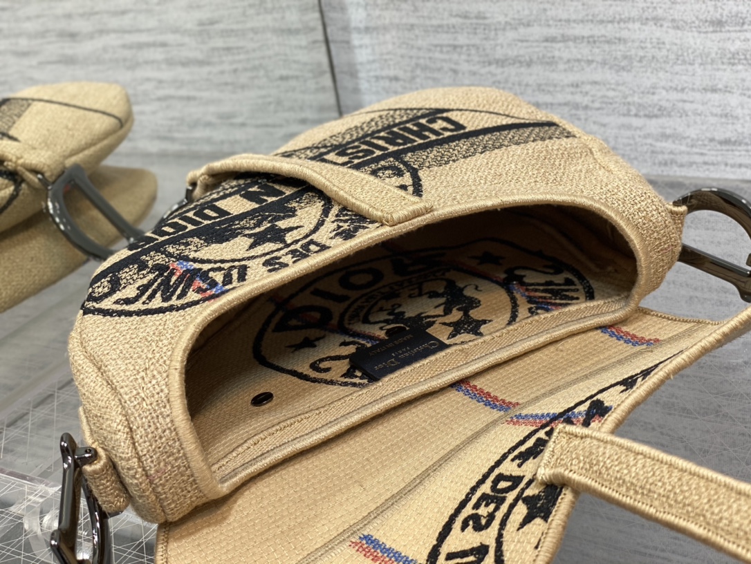 Diro Saddle Bag-20 x 28.6 x 5CM Diro Saddle Bag-20 x 28.6 x 5CM