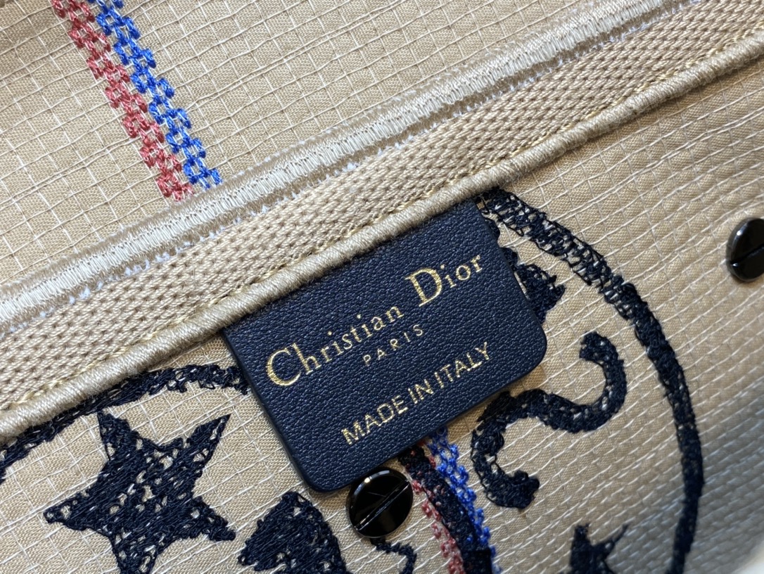 Diro Saddle Bag-20 x 28.6 x 5CM Diro Saddle Bag-20 x 28.6 x 5CM