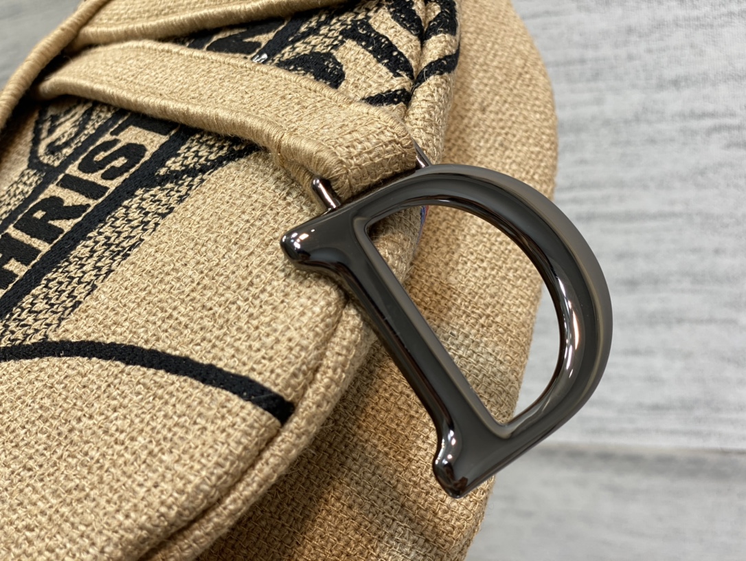 Diro Saddle Bag-20 x 28.6 x 5CM Diro Saddle Bag-20 x 28.6 x 5CM