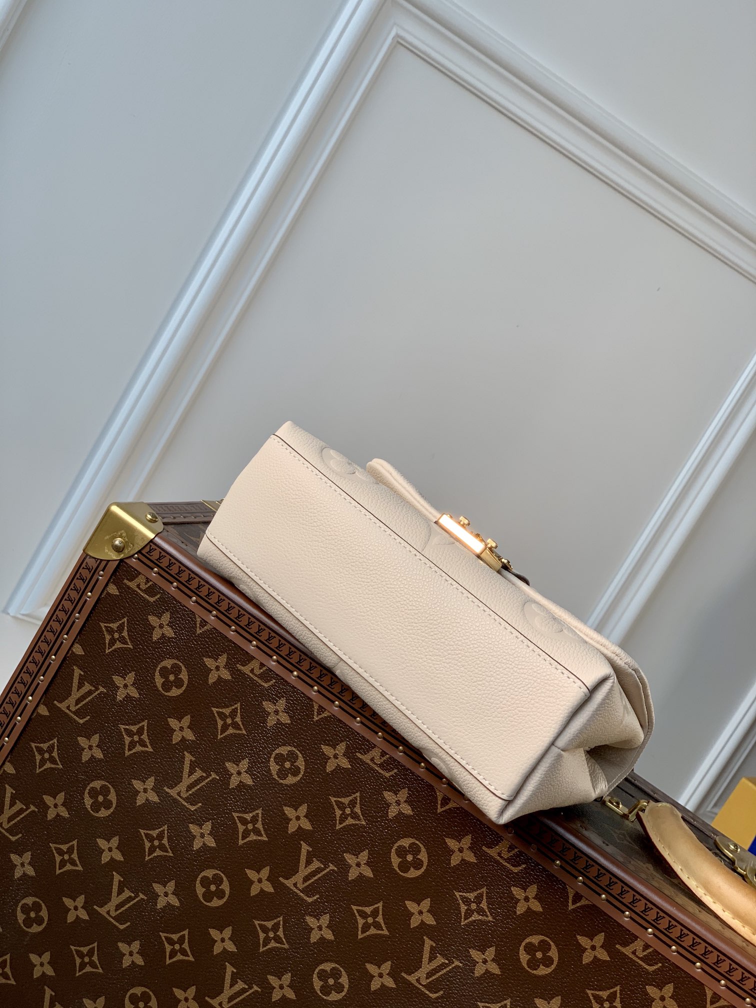 Louis Vuitton Madeleine Handbag-30.0 x 19.5 x 11CM