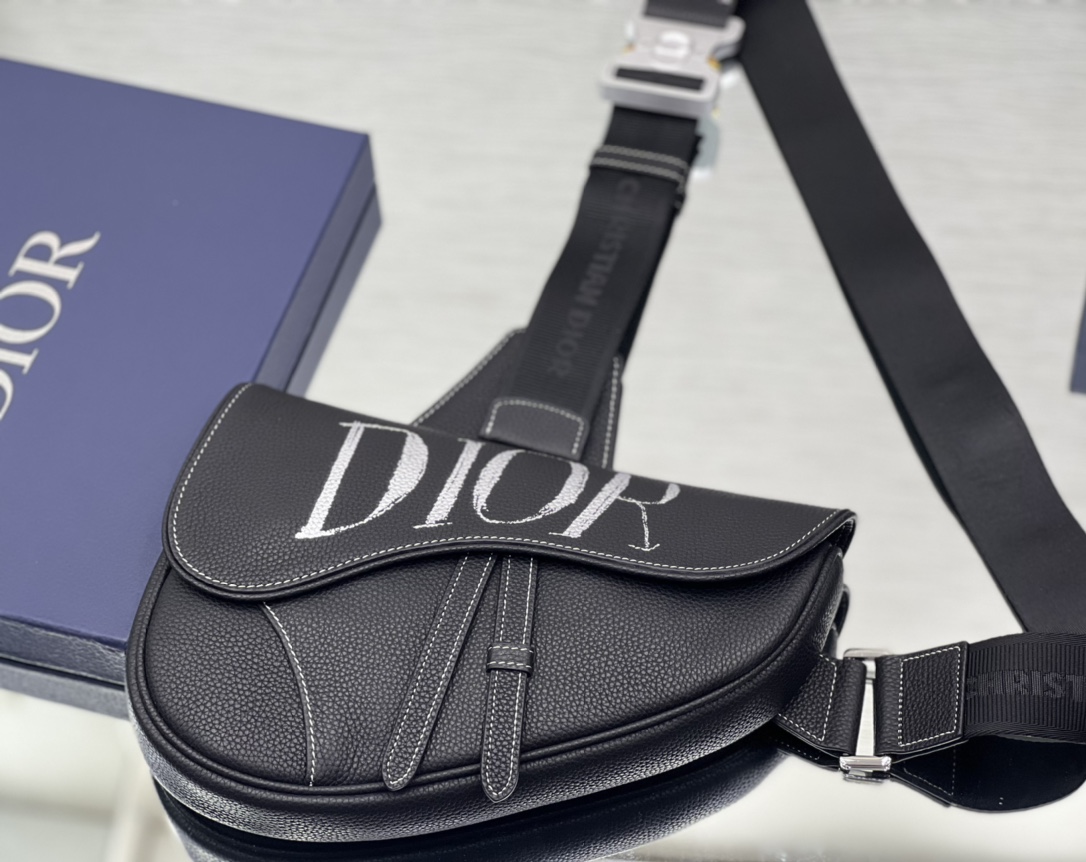 Diro Saddle Bag-20 x 28.6 x 5CM Diro Saddle Bag-20 x 28.6 x 5CM