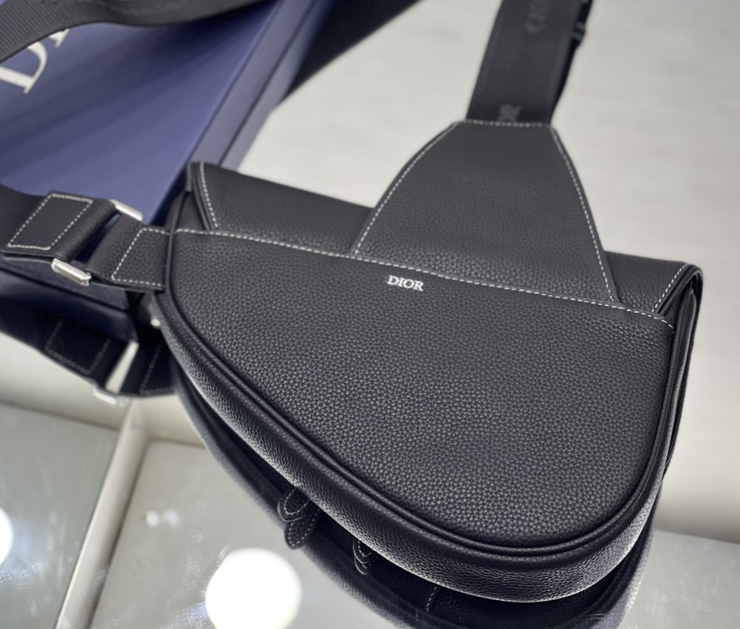 Diro Saddle Bag-20 x 28.6 x 5CM Diro Saddle Bag-20 x 28.6 x 5CM
