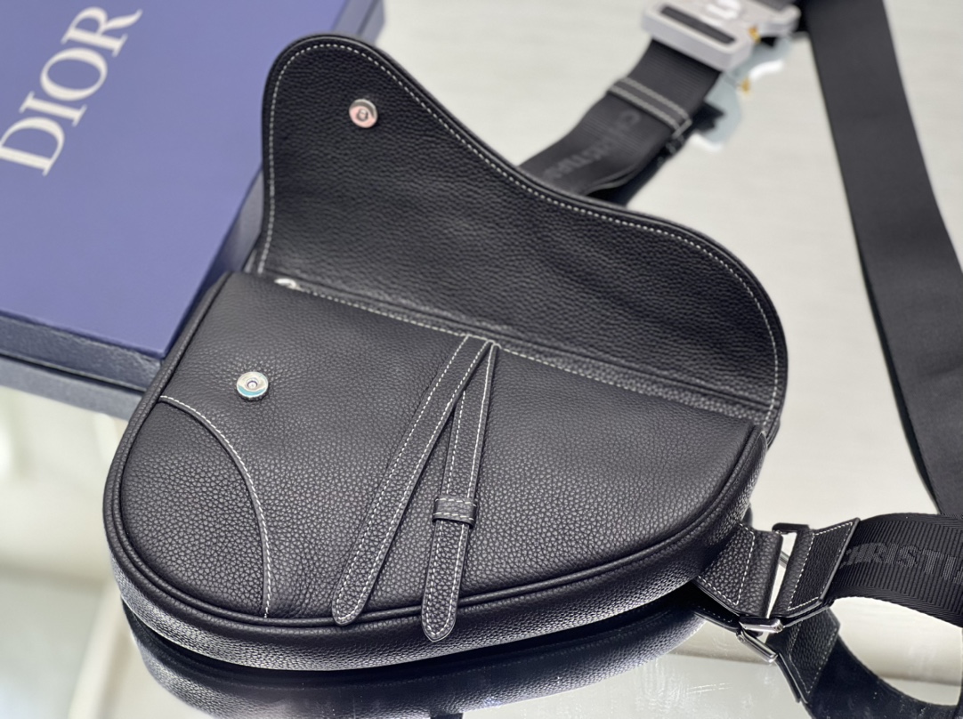 Diro Saddle Bag-20 x 28.6 x 5CM Diro Saddle Bag-20 x 28.6 x 5CM