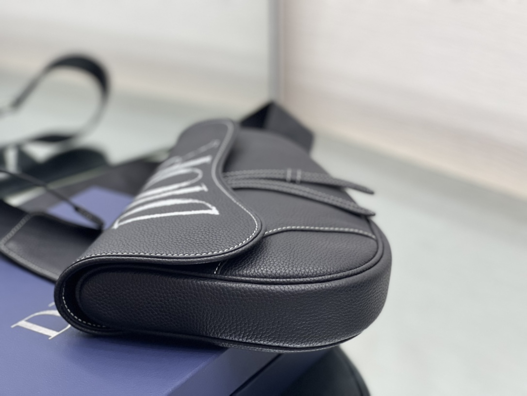 Diro Saddle Bag-20 x 28.6 x 5CM Diro Saddle Bag-20 x 28.6 x 5CM