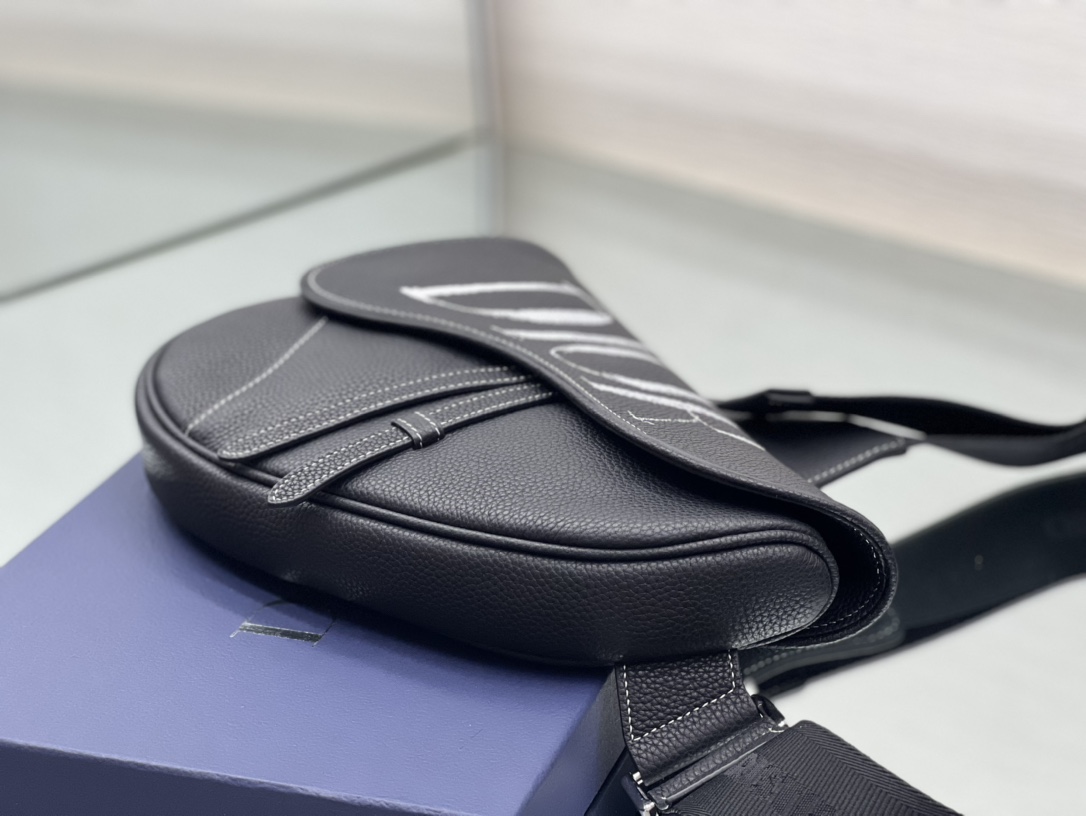 Diro Saddle Bag-20 x 28.6 x 5CM Diro Saddle Bag-20 x 28.6 x 5CM