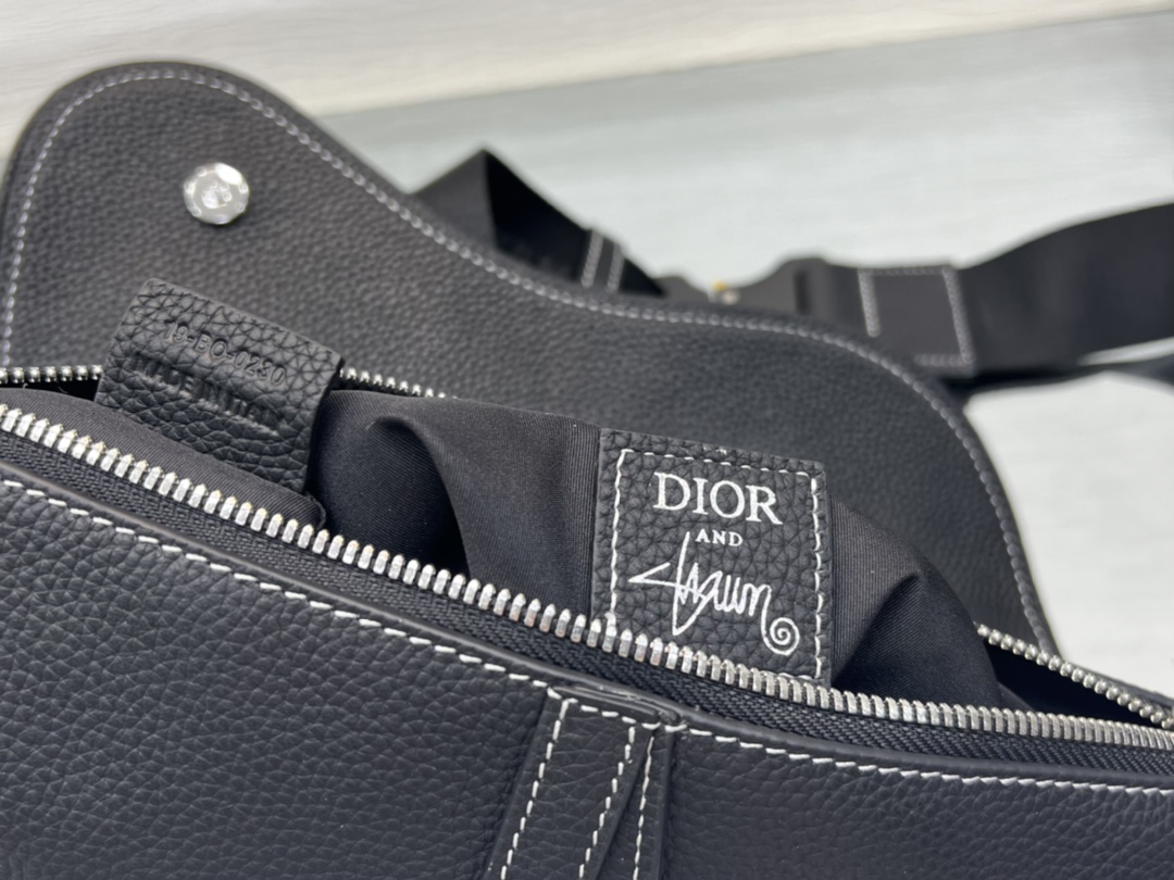 Diro Saddle Bag-20 x 28.6 x 5CM Diro Saddle Bag-20 x 28.6 x 5CM