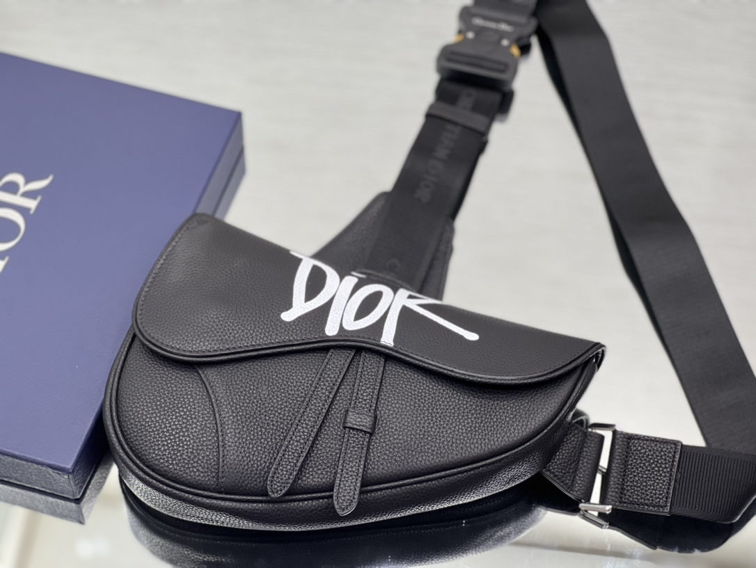 Diro Saddle Bag-20 x 28.6 x 5CM Diro Saddle Bag-20 x 28.6 x 5CM
