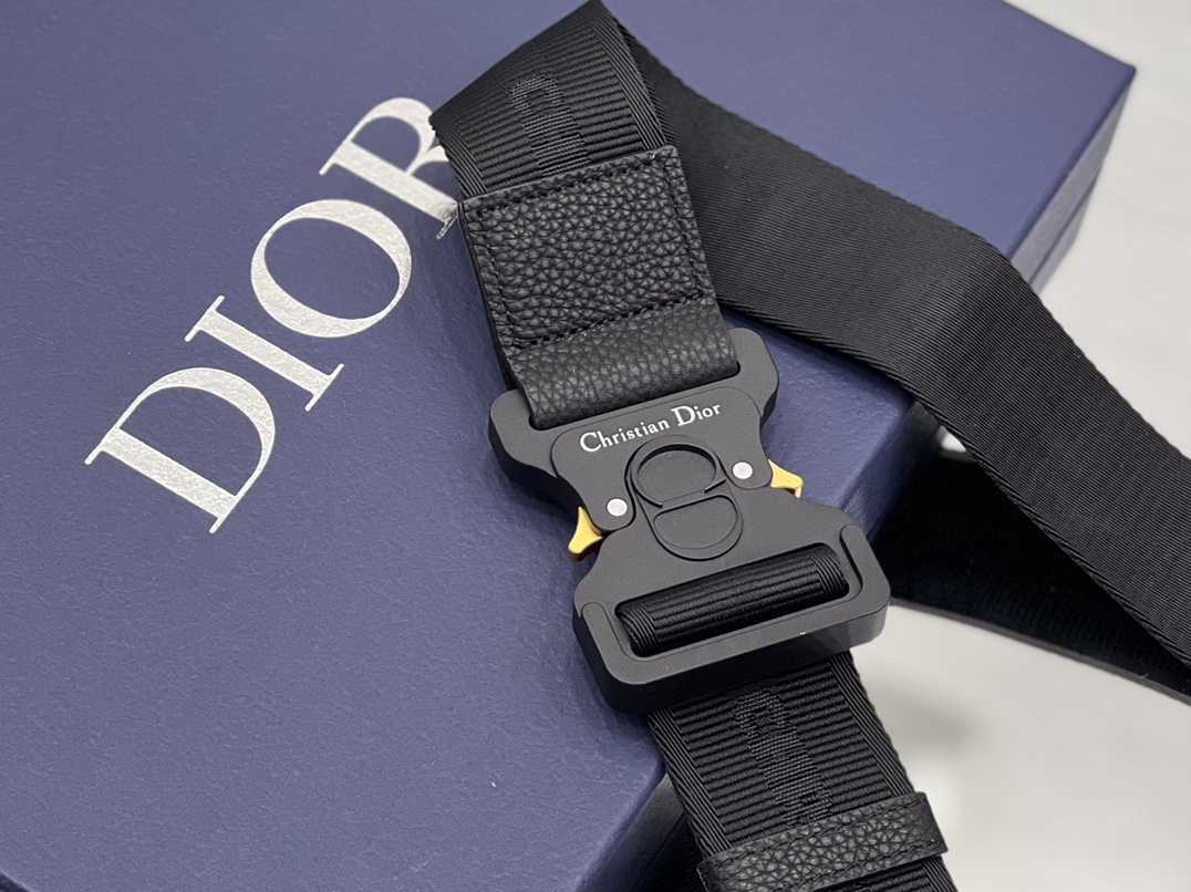 Diro Saddle Bag-20 x 28.6 x 5CM Diro Saddle Bag-20 x 28.6 x 5CM