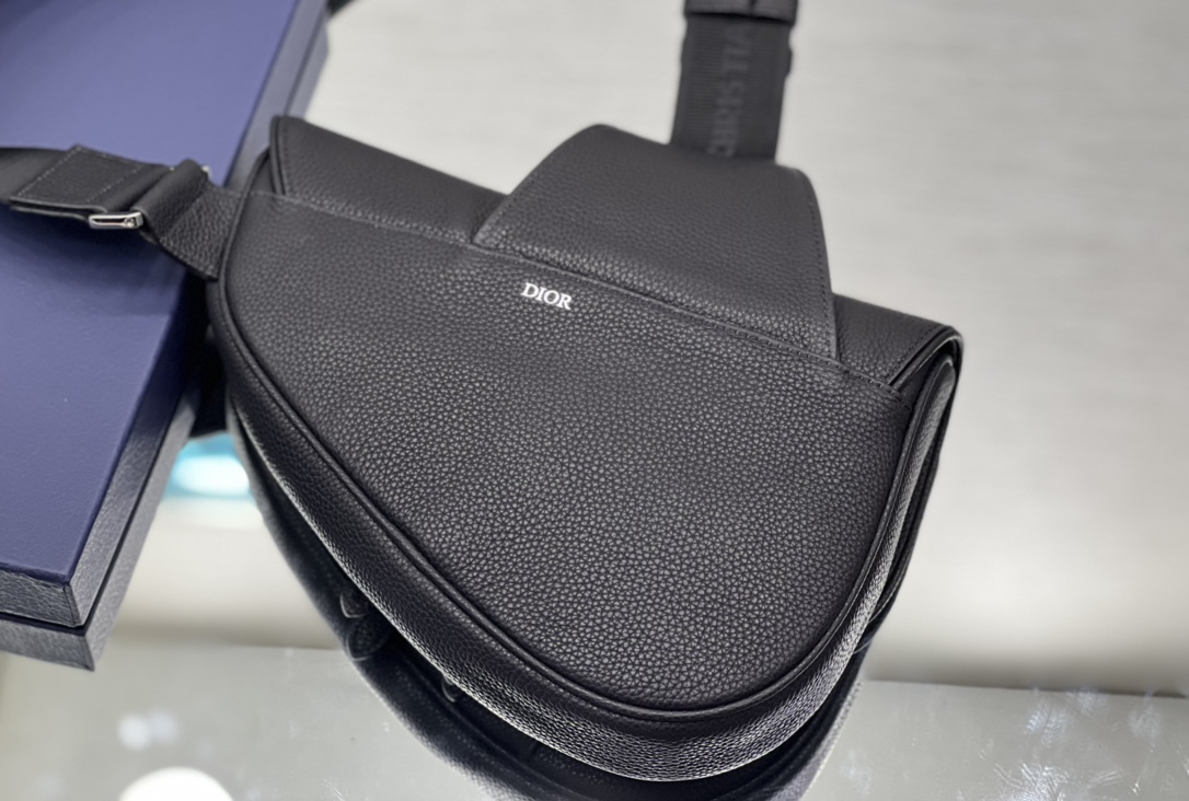 Diro Saddle Bag-20 x 28.6 x 5CM Diro Saddle Bag-20 x 28.6 x 5CM