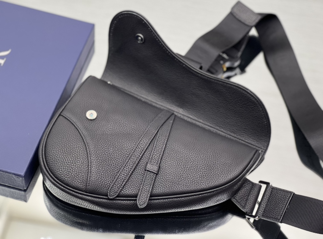 Diro Saddle Bag-20 x 28.6 x 5CM Diro Saddle Bag-20 x 28.6 x 5CM