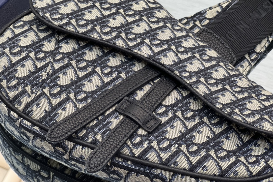 Diro Saddle Bag-20 x 28.6 x 5CM Diro Saddle Bag-20 x 28.6 x 5CM