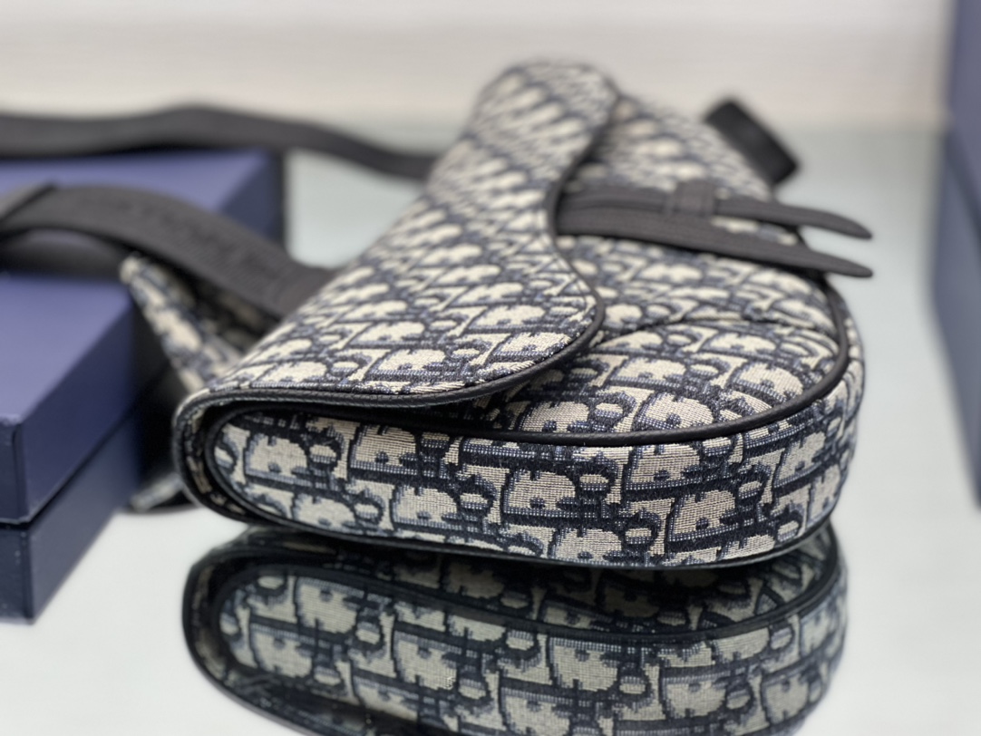 Diro Saddle Bag-20 x 28.6 x 5CM Diro Saddle Bag-20 x 28.6 x 5CM