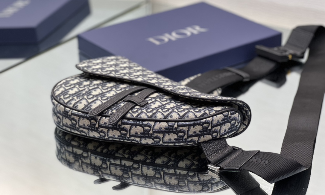 Diro Saddle Bag-20 x 28.6 x 5CM Diro Saddle Bag-20 x 28.6 x 5CM