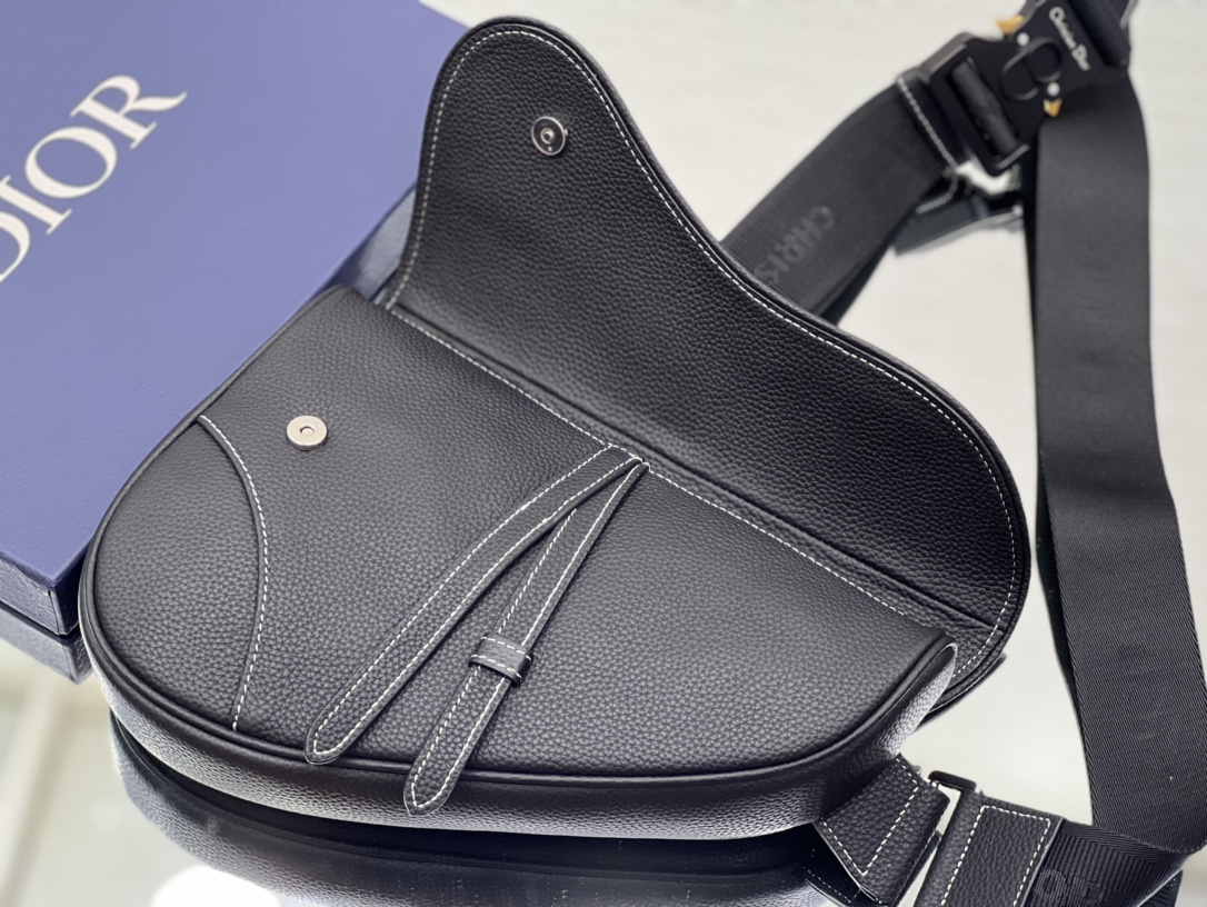 Diro Saddle Bag-20 x 28.6 x 5CM Diro Saddle Bag-20 x 28.6 x 5CM