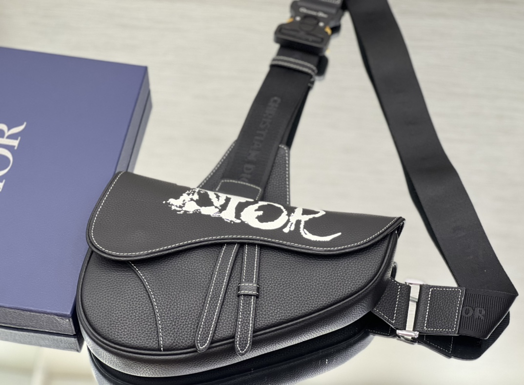 Diro Saddle Bag-20 x 28.6 x 5CM Diro Saddle Bag-20 x 28.6 x 5CM