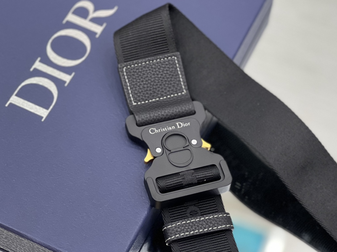 Diro Saddle Bag-20 x 28.6 x 5CM Diro Saddle Bag-20 x 28.6 x 5CM