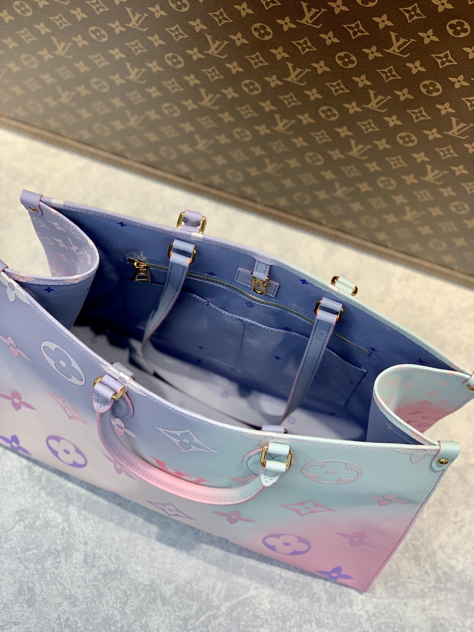 Louis Vuitton Onthego Handbag-M46076-41*34*19CM