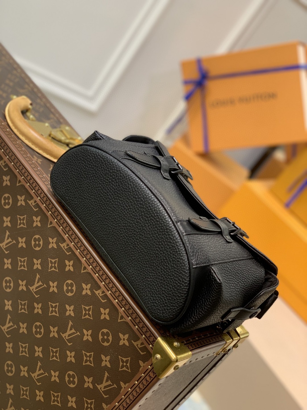 Louis Vuitton Christopher Handbags-M58476-25*29*9CM