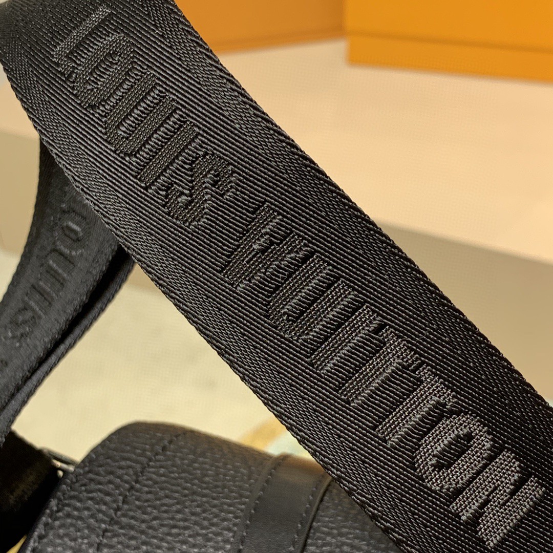 Louis Vuitton Christopher Handbags-M58476-25*29*9CM