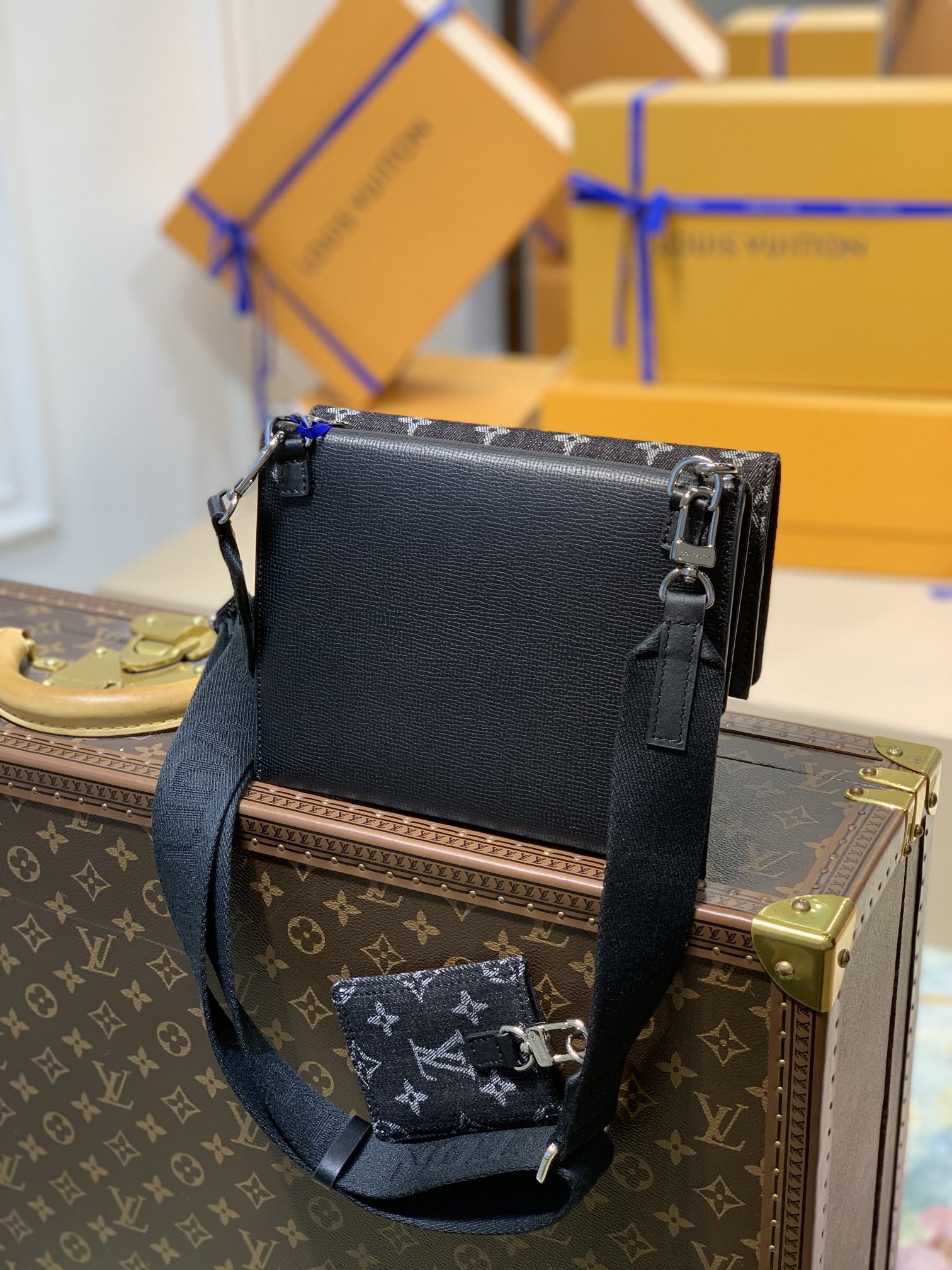 Louis Vuitton Trio Handbags- M81013-22*17*1CM