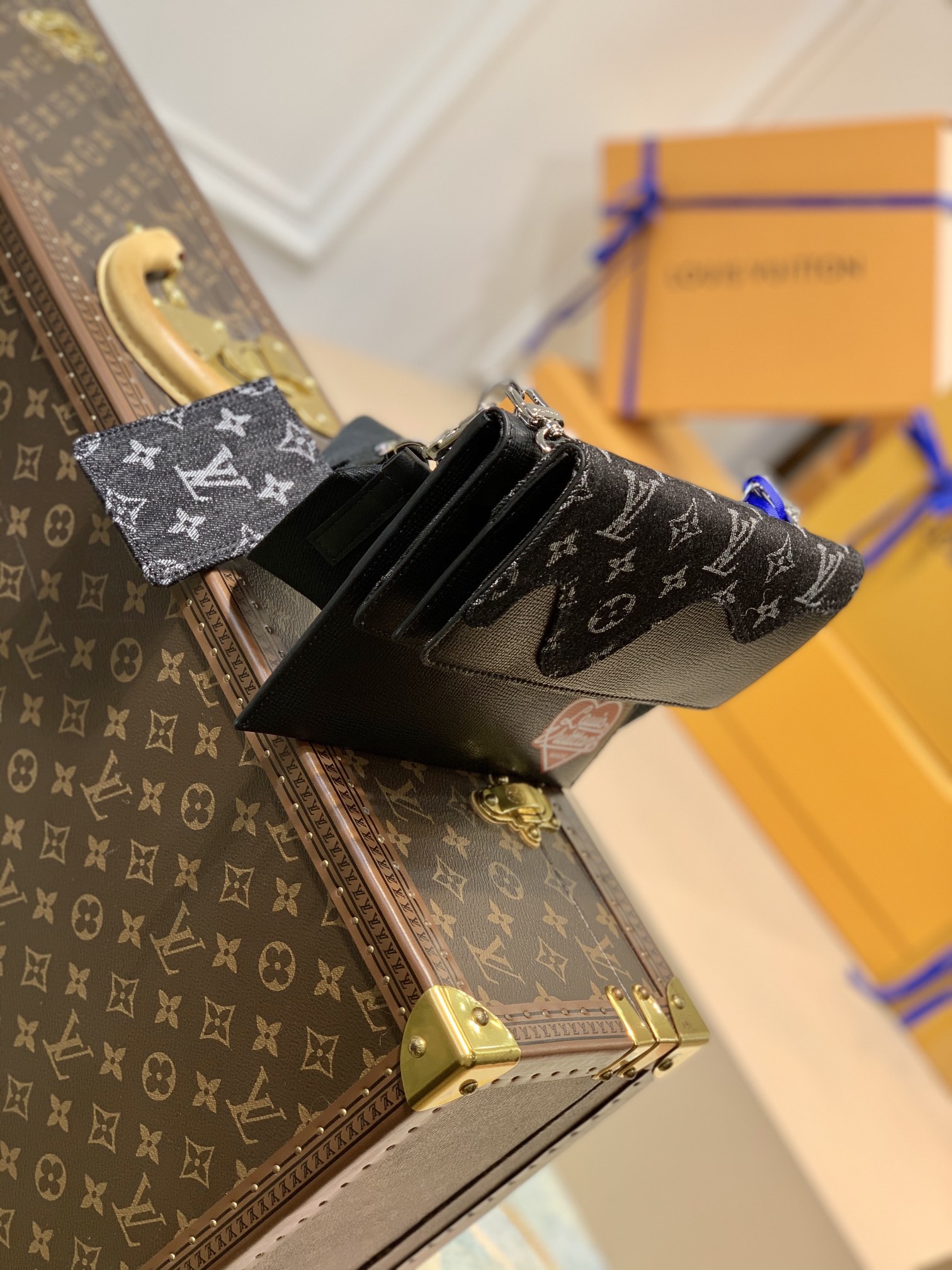 Louis Vuitton Trio Handbags- M81013-22*17*1CM