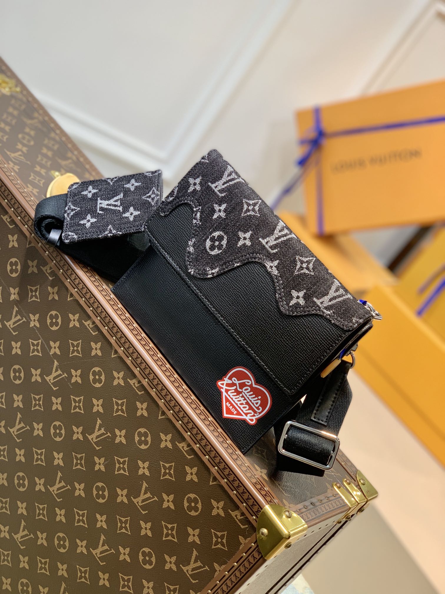 Louis Vuitton Trio Handbags- M81013-22*17*1CM
