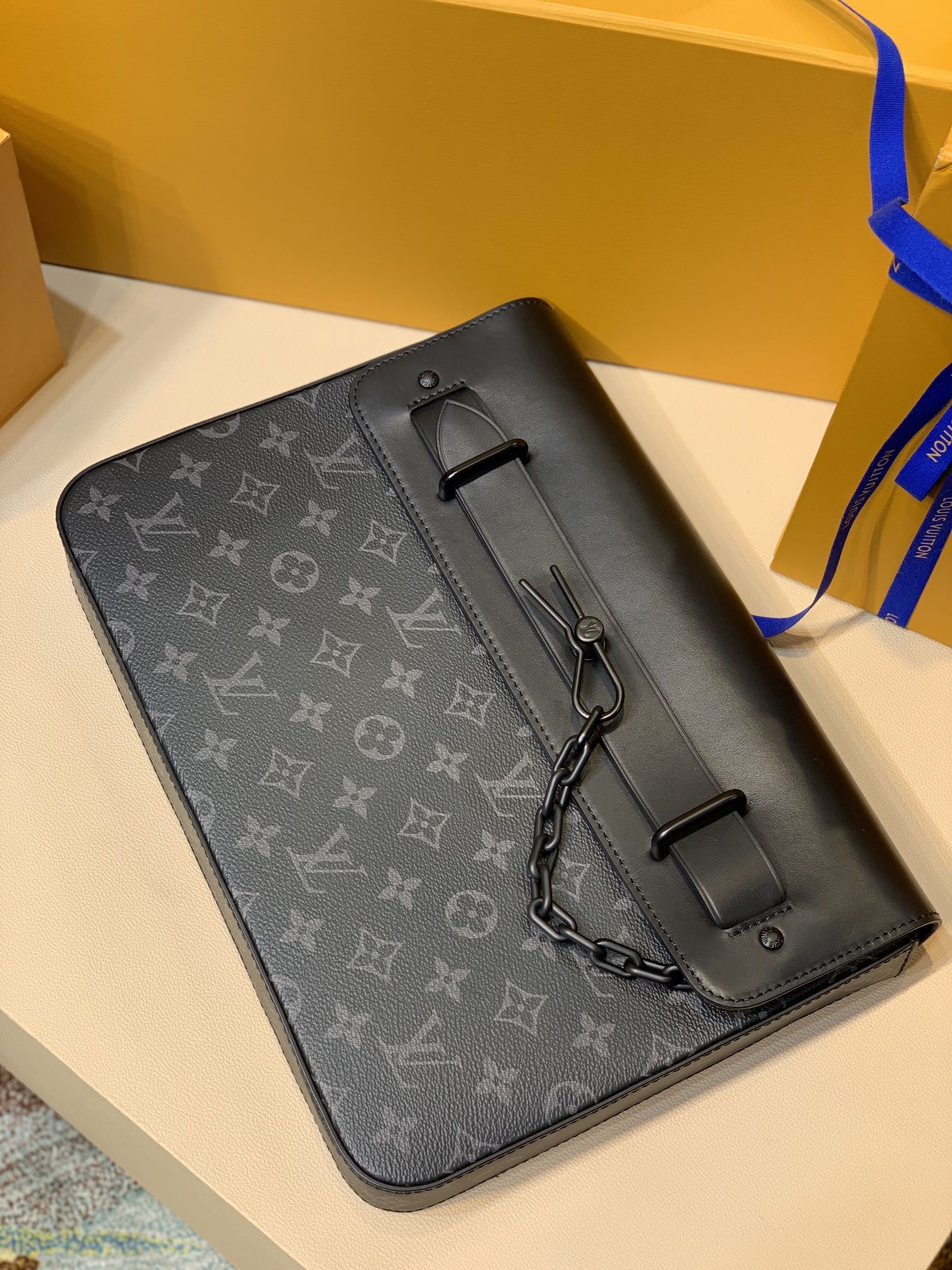 Louis Vuitton Pochette Steamer -M80107-32 x 22 x 4CM Louis Vuitton Pochette Steamer -M80107-32 x 22 x 4CM