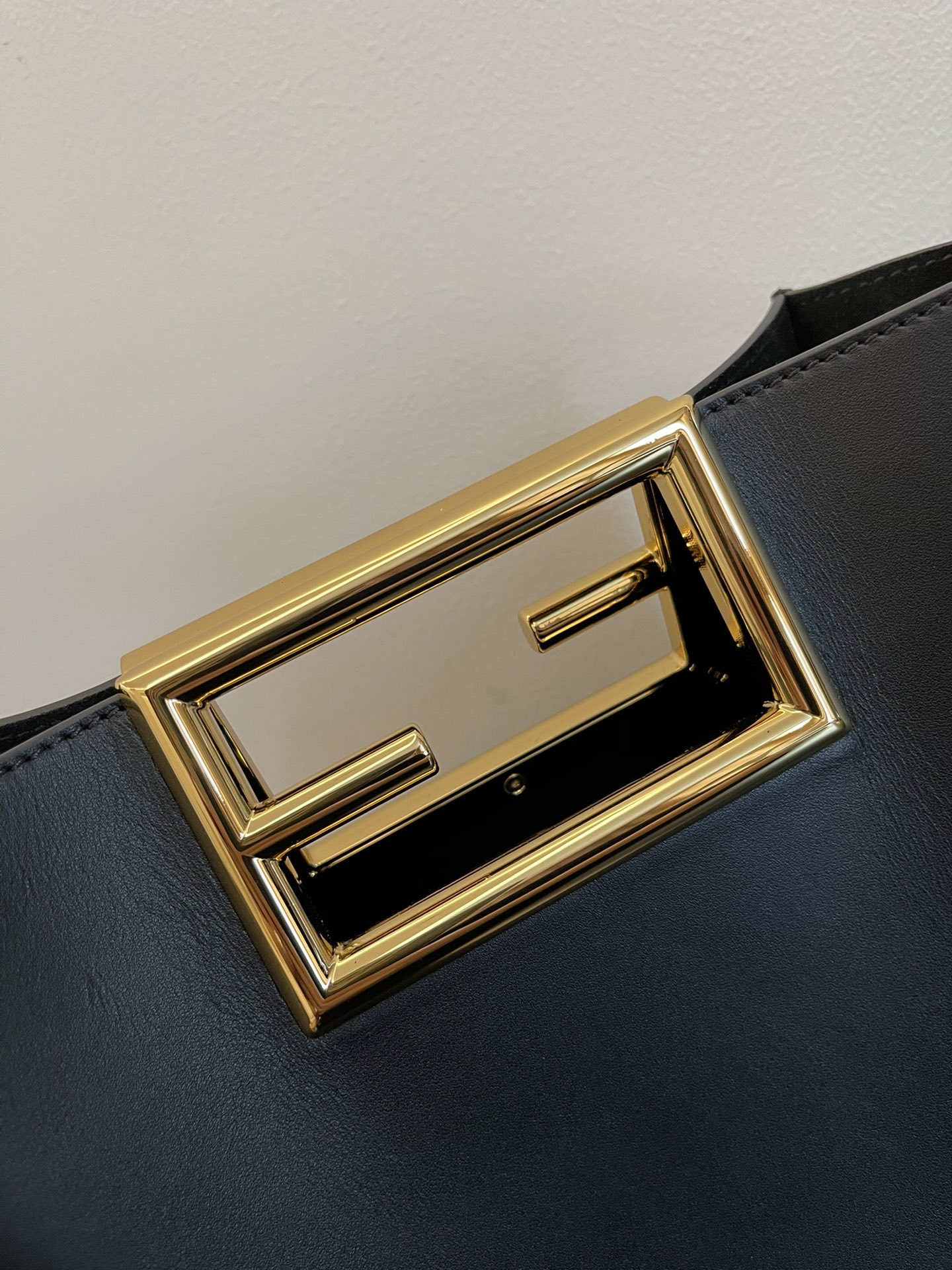 Fendi Way Handbags-23×7×18CM
