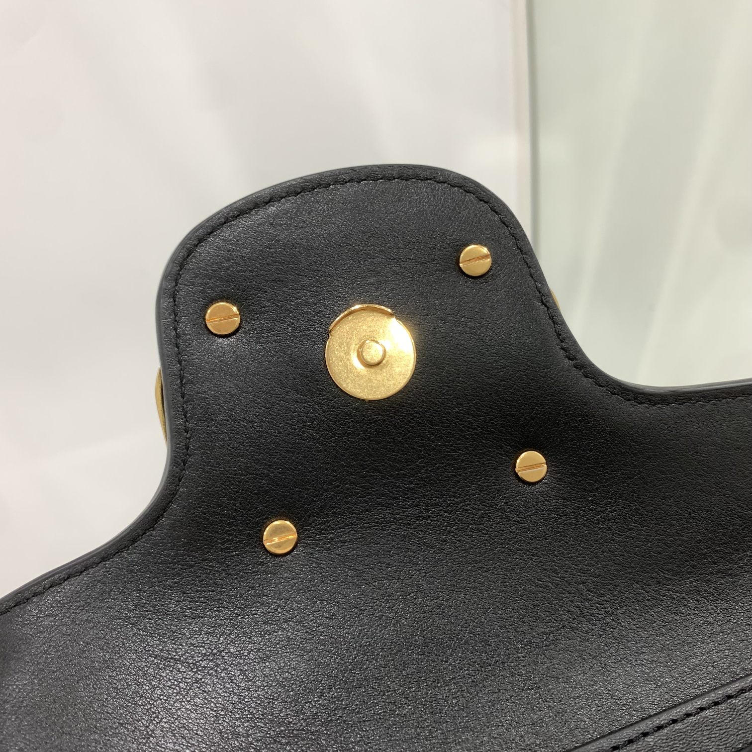 Valentino Garavani Locò Shoulder Bbag In Calfskin With Metallic VLogo-27*13*6CM