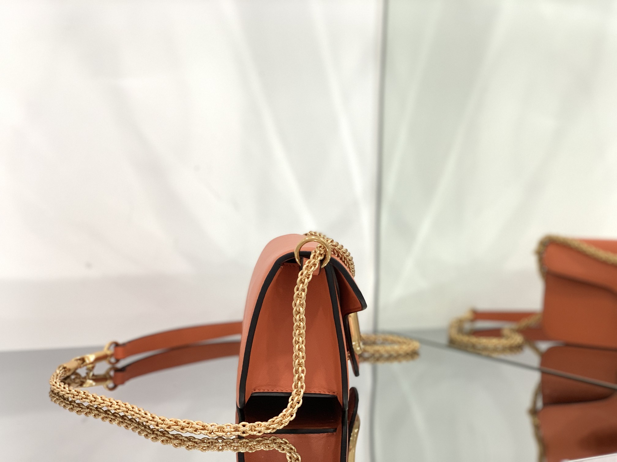 Valentino Garavani Locò Shoulder Bbag In Calfskin With Metallic VLogo-27*13*6CM
