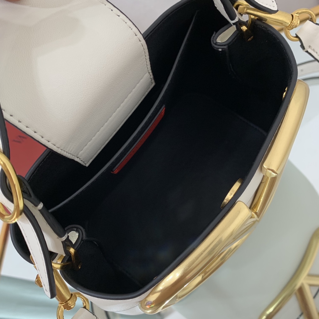 Valentino Garavani SuperVee Bag-20*19*12CM