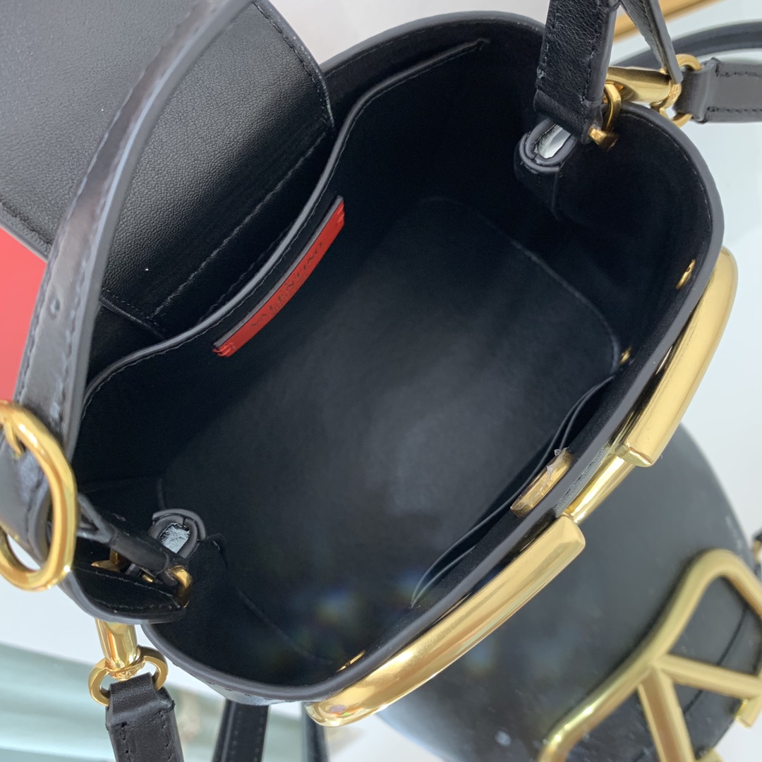 Valentino Garavani SuperVee Bag-20*19*12CM