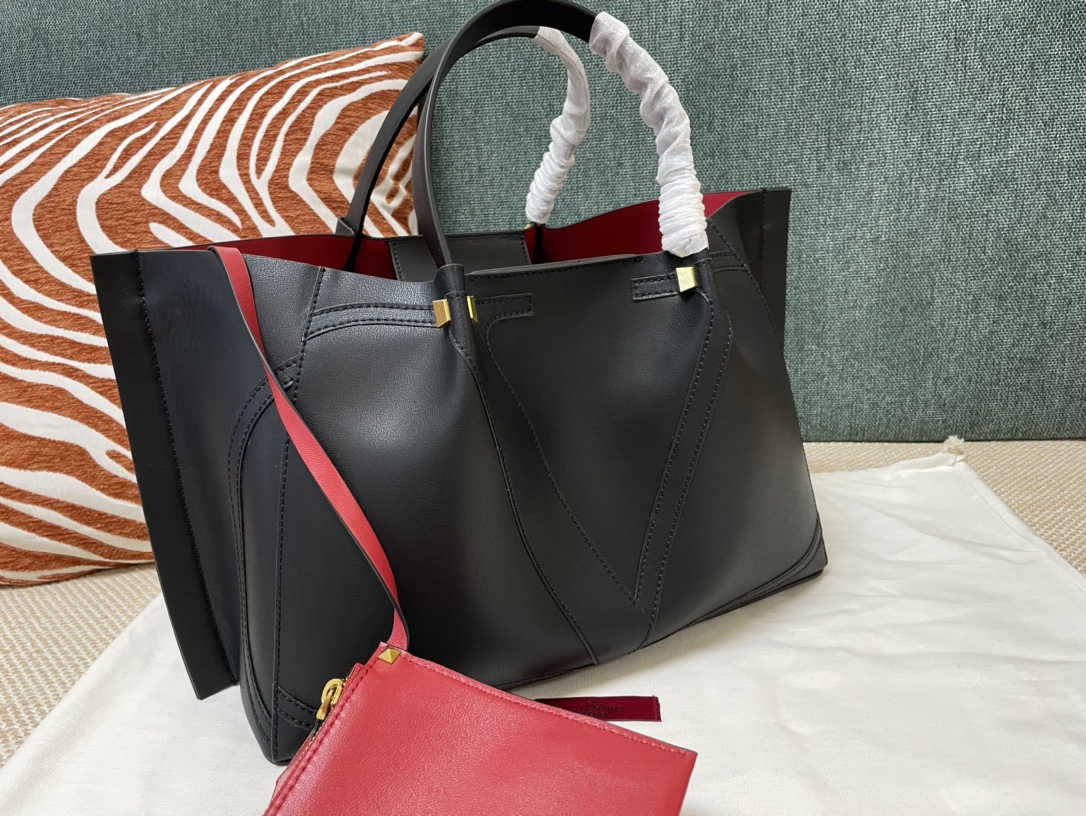Valentino Garavani Escape Handbags-31*25*15&41*25*18 CM