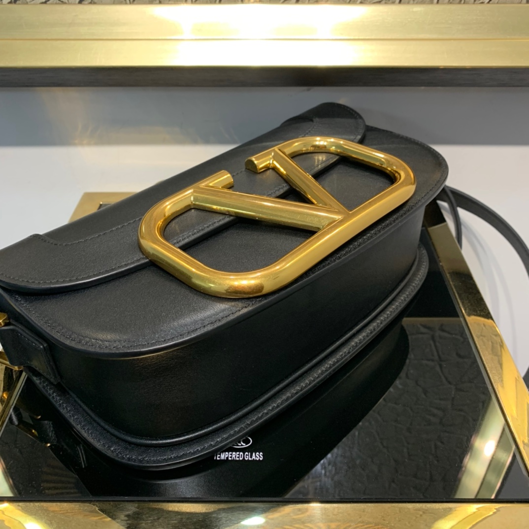 Valentino Garavani Supervee Handbags-26*8*16CM