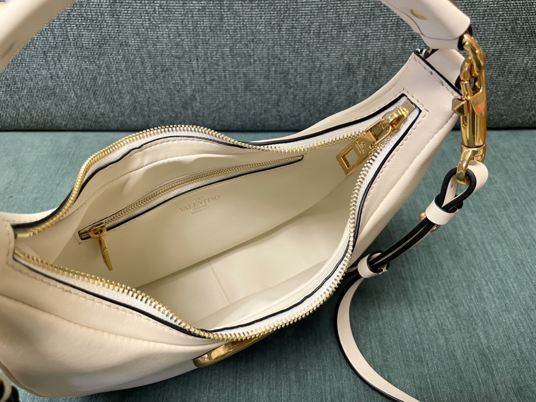 Valentino Garavani StudSign-26*30*7CM