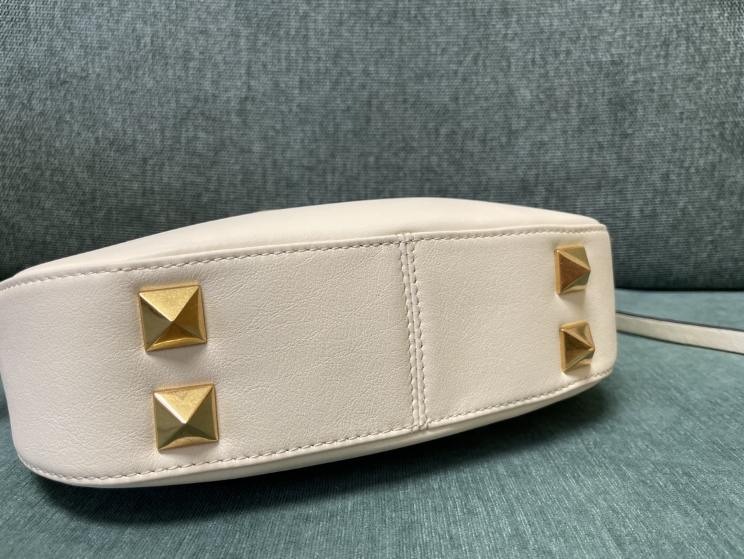 Valentino Garavani StudSign-26*30*7CM