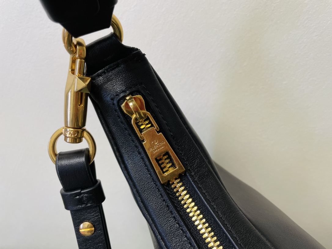 Valentino Garavani StudSign-26*30*7CM