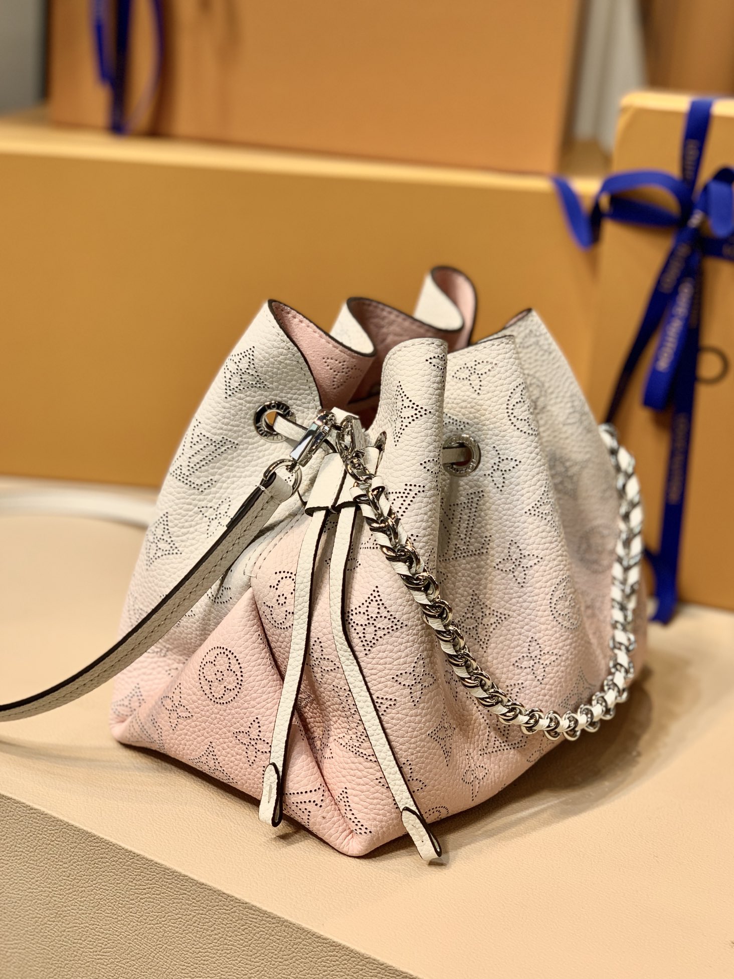 Louis Vuitton Bella Tote Bag-M57201-19*22*14CM