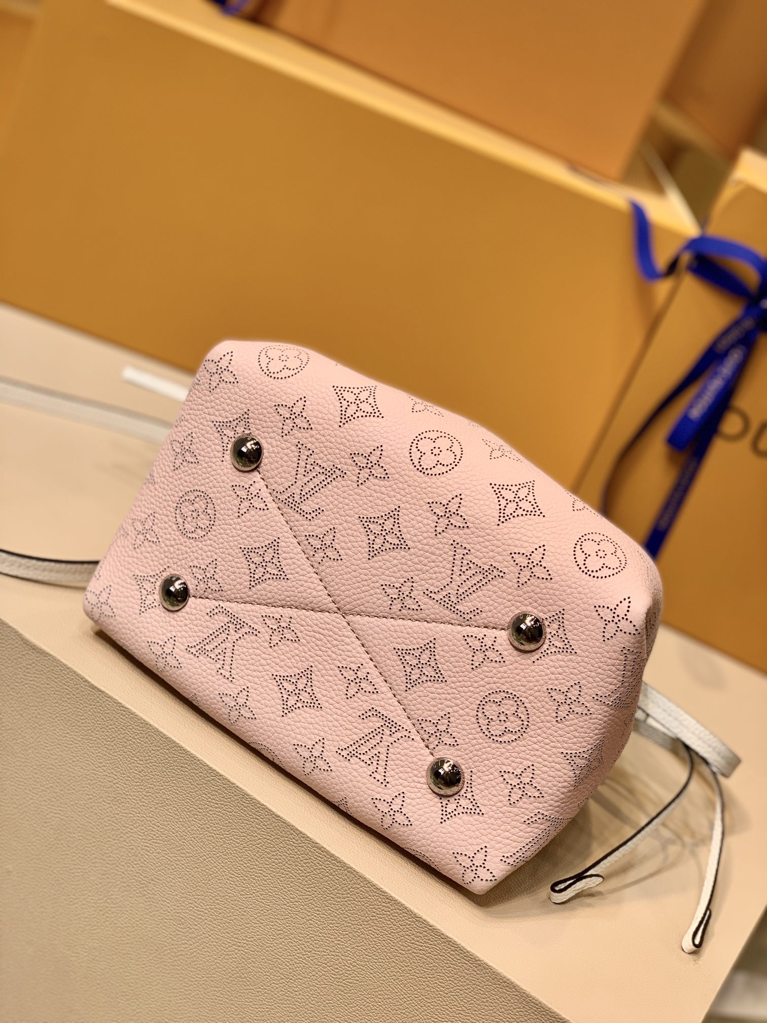 Louis Vuitton Bella Tote Bag-M57201-19*22*14CM
