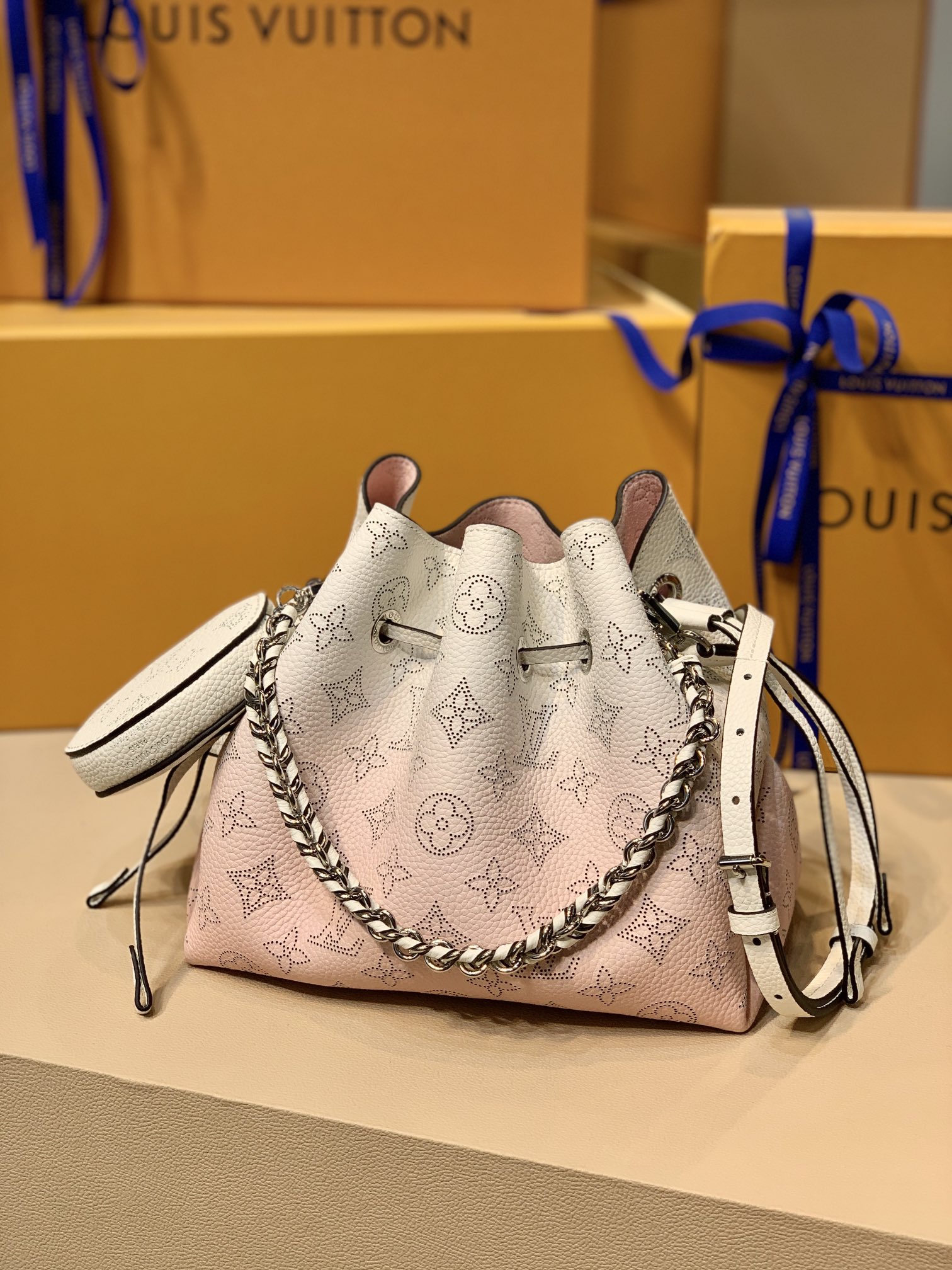 Louis Vuitton Bella Tote Bag-M57201-19*22*14CM