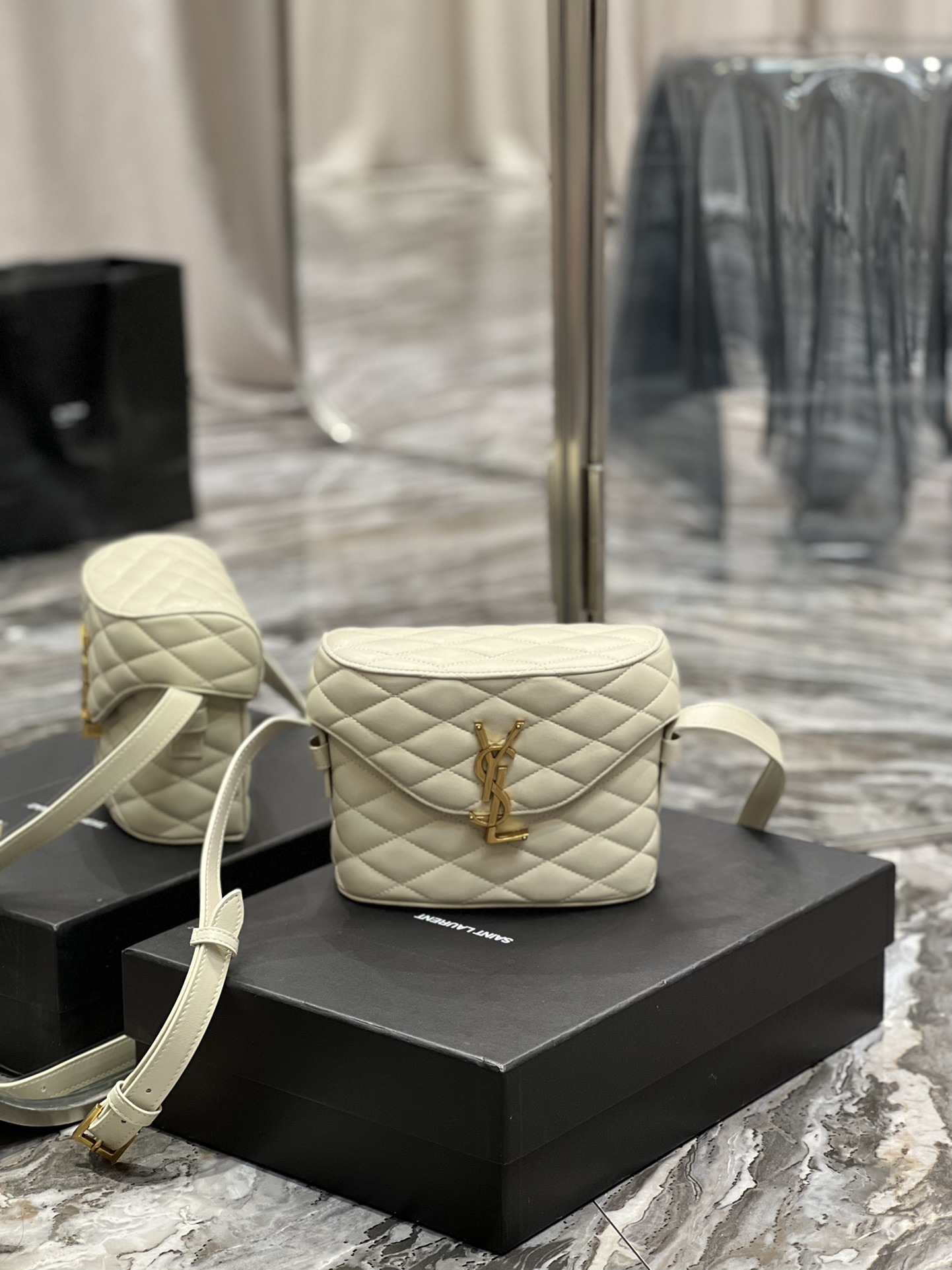 YSL June Handbags-19*15*8CM