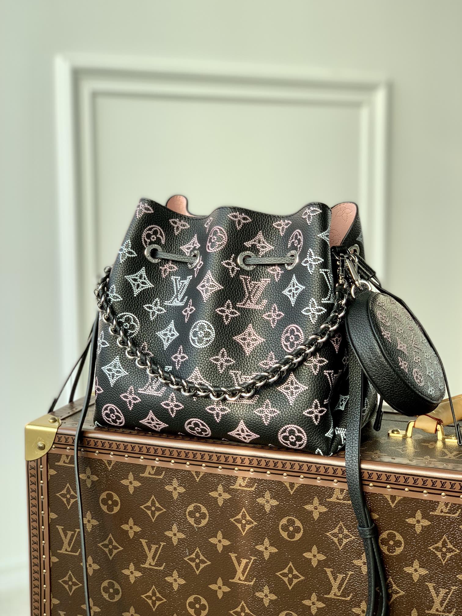 Louis Vuitton Bella Tote Bag-9 x 22 x 14CM