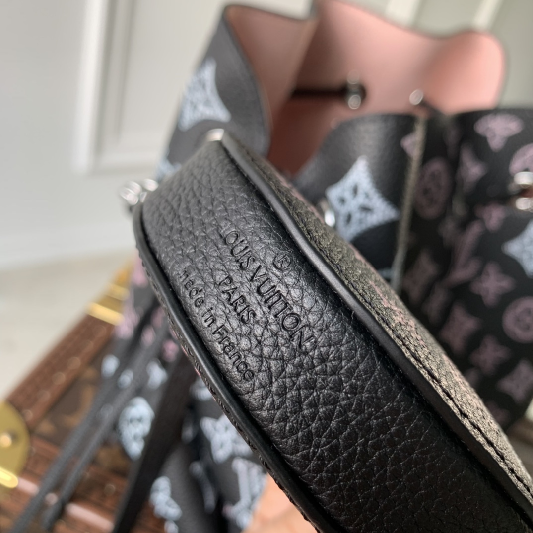 Louis Vuitton Bella Tote Bag-9 x 22 x 14CM
