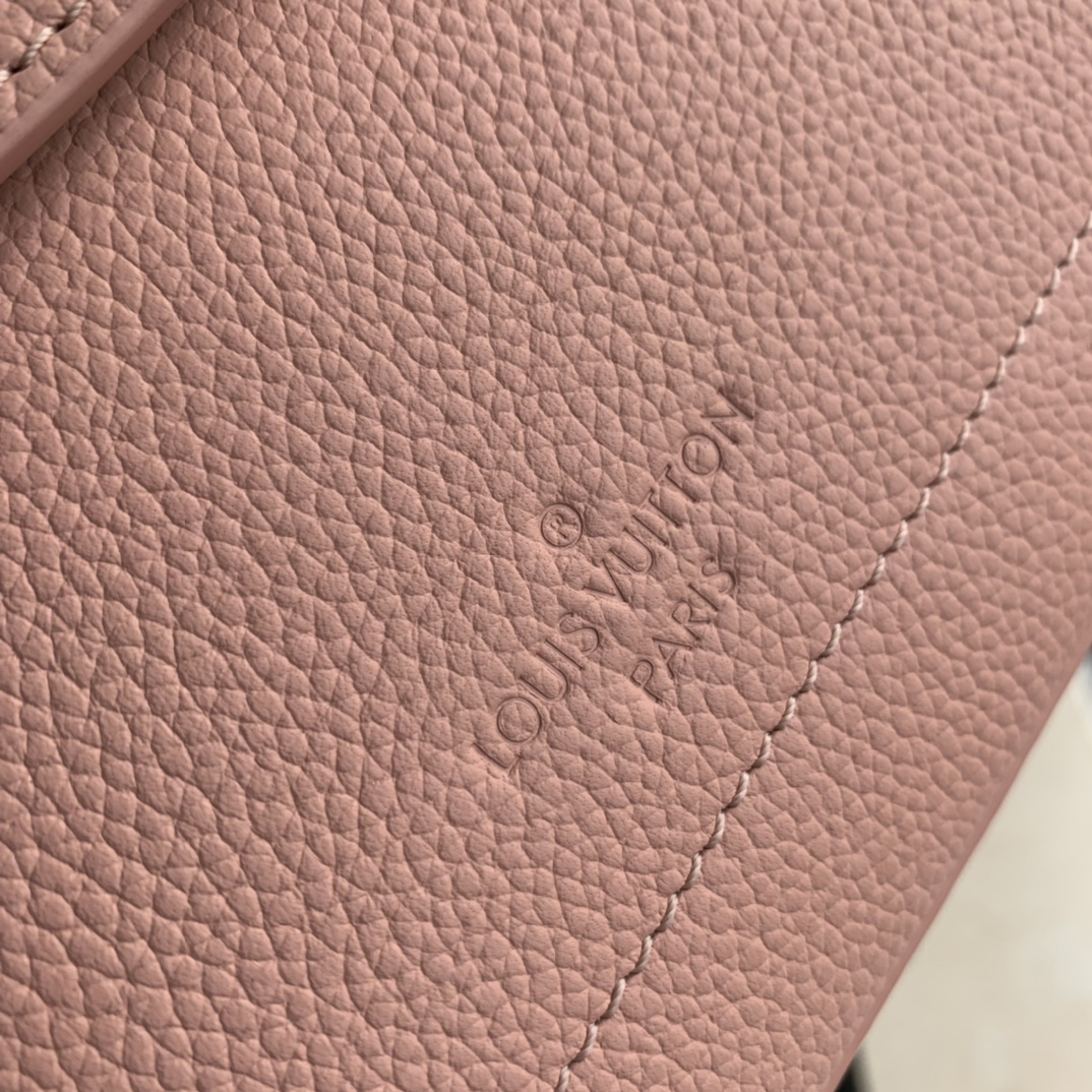 Louis Vuitton Lockme Ever 23x17x10CM Louis Vuitton Lockme Ever 23x17x10CM