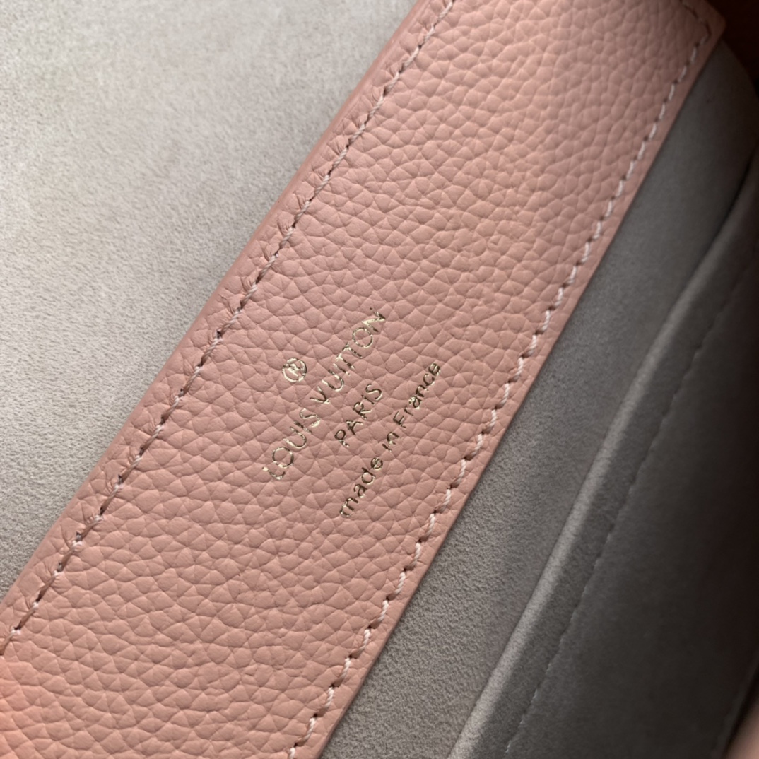 Louis Vuitton Lockme Ever 23x17x10CM Louis Vuitton Lockme Ever 23x17x10CM