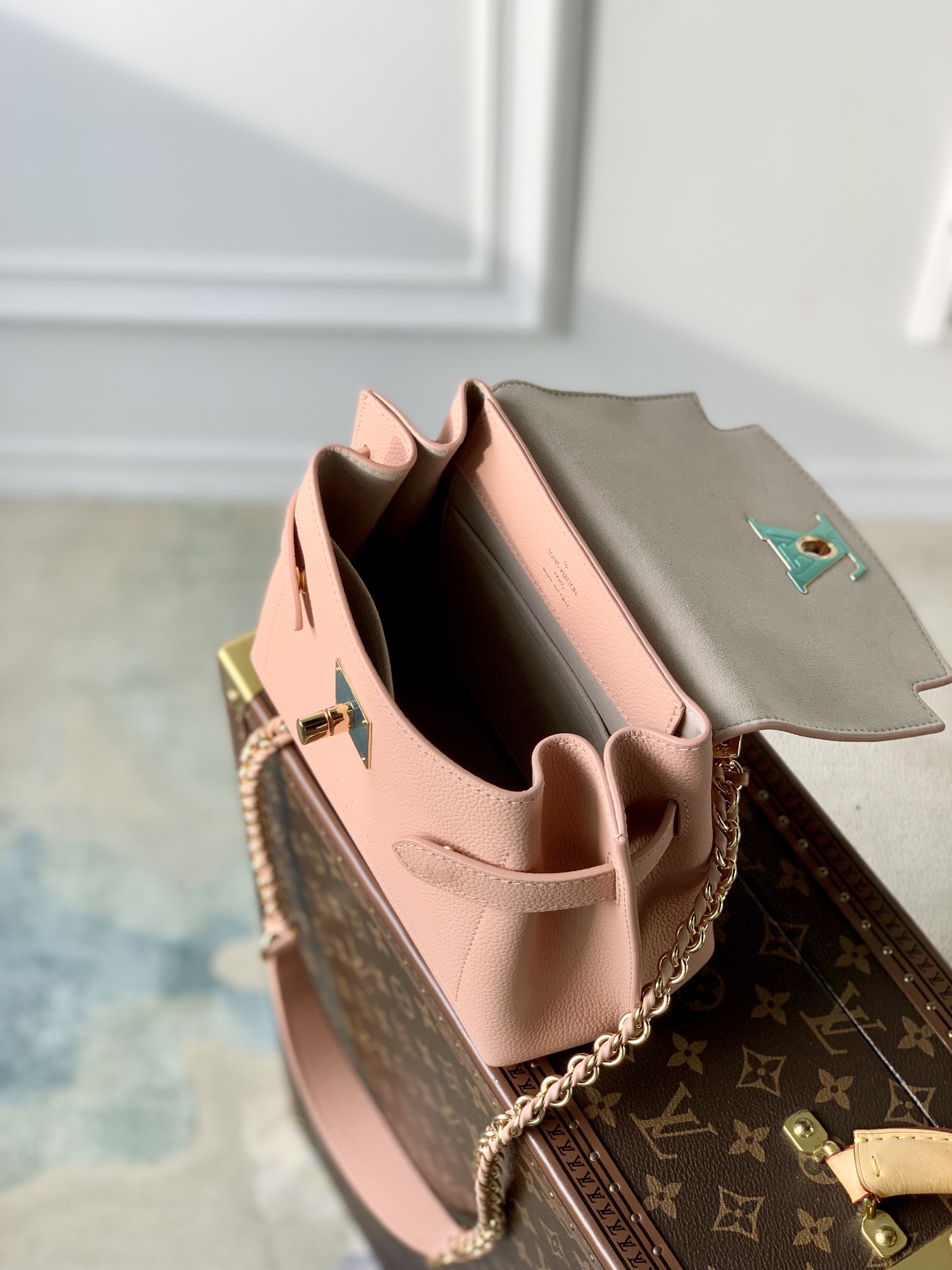 Louis Vuitton Lockme Ever 23x17x10CM Louis Vuitton Lockme Ever 23x17x10CM